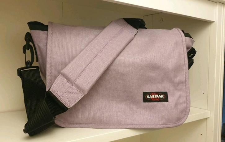 Eastpack Jr shoulderbag. (Lila paars), Sieraden, Tassen en Uiterlijk, Tassen | Damestassen, Nieuw, Schoudertasje, Paars, Ophalen of Verzenden
