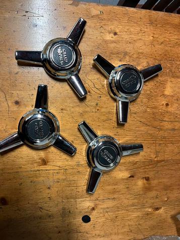 4x Spinner voor oldtimer, metaal NOS