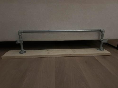 Kapstok van steigerbuizen met plank, Huis en Inrichting, Woonaccessoires | Kapstokken, Zo goed als nieuw, Wandkapstok, 100 tot 150 cm