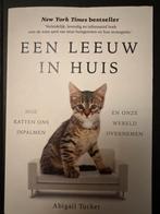 Abigail Tucker - Een leeuw in huis, Boeken, Abigail Tucker, Ophalen of Verzenden, Zo goed als nieuw, Katten