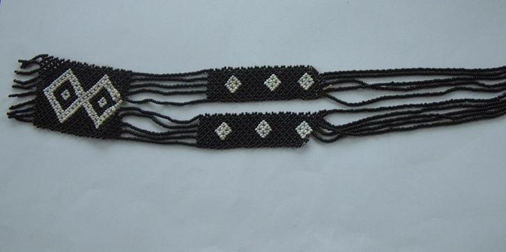 oude handwerk kraaltjes ketting zwart-wit, Sieraden, Tassen en Uiterlijk, Kettingen, Ophalen of Verzenden