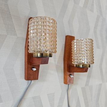 Set Vintage Wandlampen Deens design glas en teak beschikbaar voor biedingen