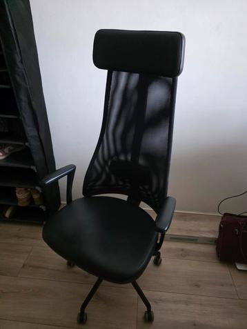 Ergonomisch instelbare bureaustoel beschikbaar voor biedingen