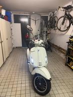 Vespa sprint hoogglans wit, Fietsen en Brommers, Snorfietsen en Snorscooters, Ophalen of Verzenden, Zo goed als nieuw, Benzine
