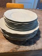 12 Witte borden, Huis en Inrichting, Keuken | Servies, Ophalen, Zo goed als nieuw, Effen, Compleet servies