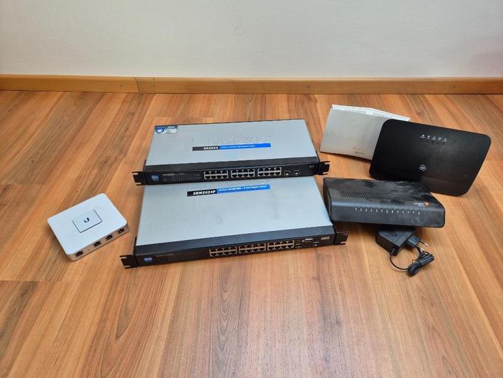 Diverse netwerk apparatuur aangeboden aangeboden, Computers en Software, Netwerk switches, Gebruikt, Ophalen