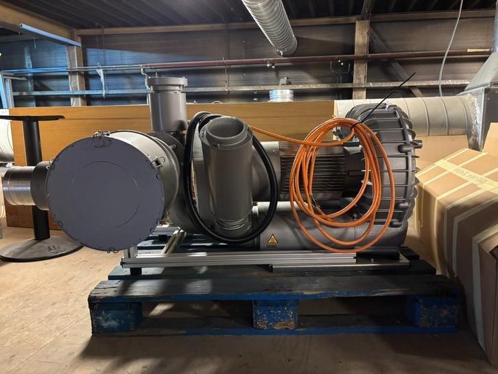 Becker vacuümpomp SV 1100/1 – Zeer weinig gebruikt, Zakelijke goederen, Machines en Bouw | Industrie en Techniek, Ophalen