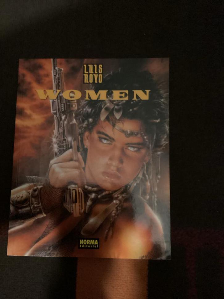 Woman - Luis Royo - Softcover - Nieuwstaat, Boeken, Stripboeken, Nieuw, Ophalen of Verzenden