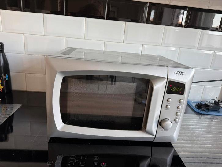Magnetron met grill functie Everglades EV269, Witgoed en Apparatuur, Magnetrons, Vrijstaand, Magnetron, 45 tot 60 cm, Grill, Draaiplateau