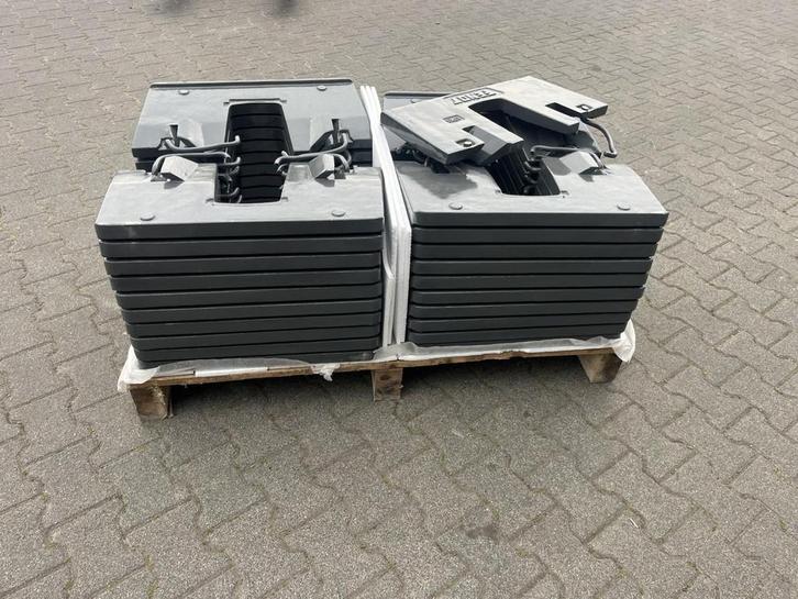 FENDT frontgewichten WG3696, Zakelijke goederen, Agrarisch | Tractoren, Fendt