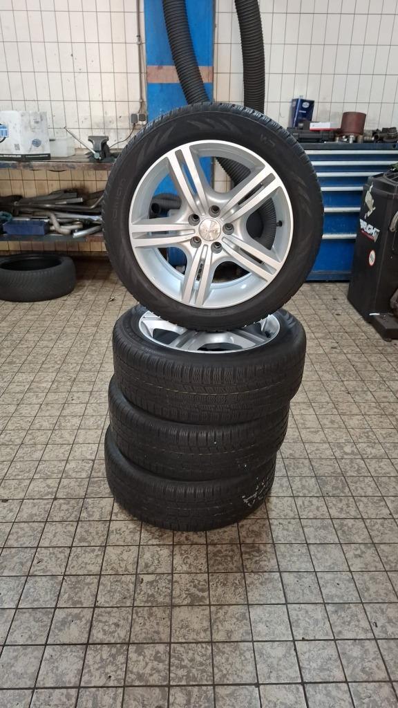 16 INCH LM velgen voor de Audi A1 met goede winterbanden, Auto-onderdelen, Banden en Velgen, Banden en Velgen, Winterbanden, 16 inch