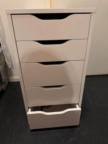 Ladekast  beschikbaar voor biedingen