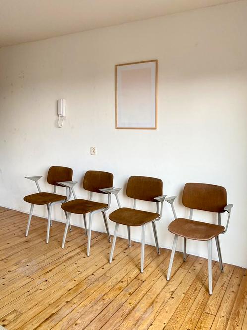 Friso kramer stoelen 4 stuks, Ahrend, vintage, revolt, Huis en Inrichting, Stoelen, Gebruikt, Vier, Metaal, Stof, Grijs, Ophalen