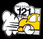 Mazda 121 - geel wit emaille, Verzamelen, Speldjes, Pins en Buttons, Verzenden, Nieuw, Transport, Speldje of Pin