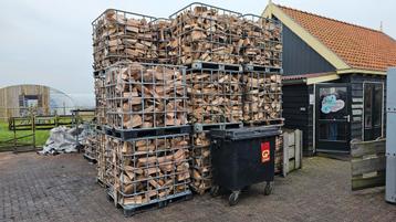 Haardhout versgekloofd ovengedroogd eiken essen  beschikbaar voor biedingen
