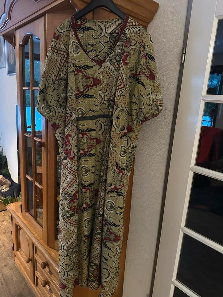 Mooie lange kaftan jurk met print, Kleding | Dames, Jurken, Zo goed als nieuw, Maat 38/40 (M), Overige kleuren, Onder de knie