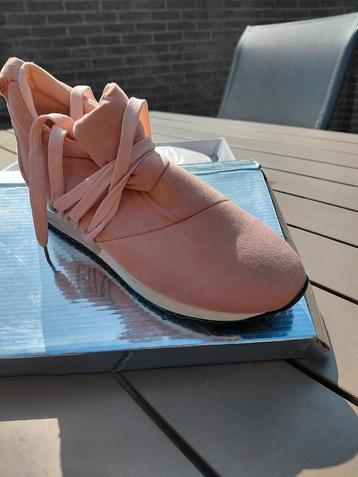 Nieuwe leuke damesschoenen maat 37 beschikbaar voor biedingen