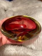 Vintage glazen schaaltje, rood, Huis en Inrichting, Woonaccessoires | Schalen en Manden, Gebruikt, Schaal, Ophalen of Verzenden