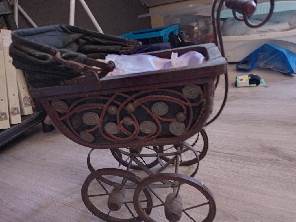 Kinderwagentje met poppetje, Ophalen, Zo goed als nieuw, Pop
