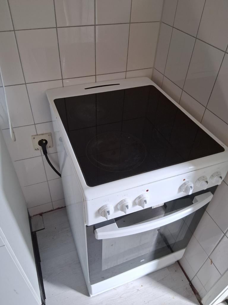 Elektrisch fornuis met oven - OK. (wegens verhuizing), Witgoed en Apparatuur, Fornuizen, Gebruikt, Vrijstaand, 85 tot 90 cm, Elektrisch
