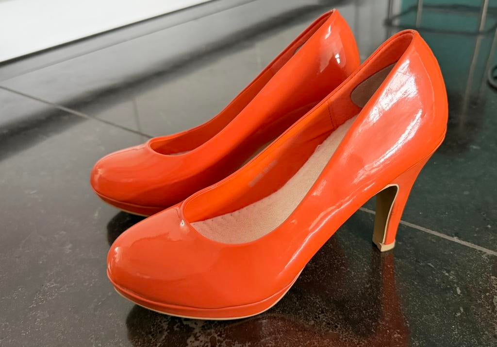 Oranje pumps maat 39, nooit gedragen, Oranje, Ophalen of Verzenden, Zo goed als nieuw, Schoenen met hoge hakken
