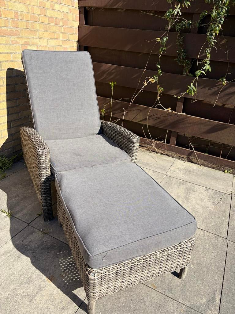 Comfortabele lounge stoel met hocker - Wicker grijs, Ophalen, Gebruikt, Wicker, Verstelbaar