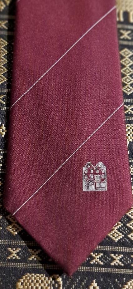 Notaris Herman Jansen Jenever stropdas Schiedam rood, Ophalen of Verzenden, Nieuw, Gebruiksvoorwerp