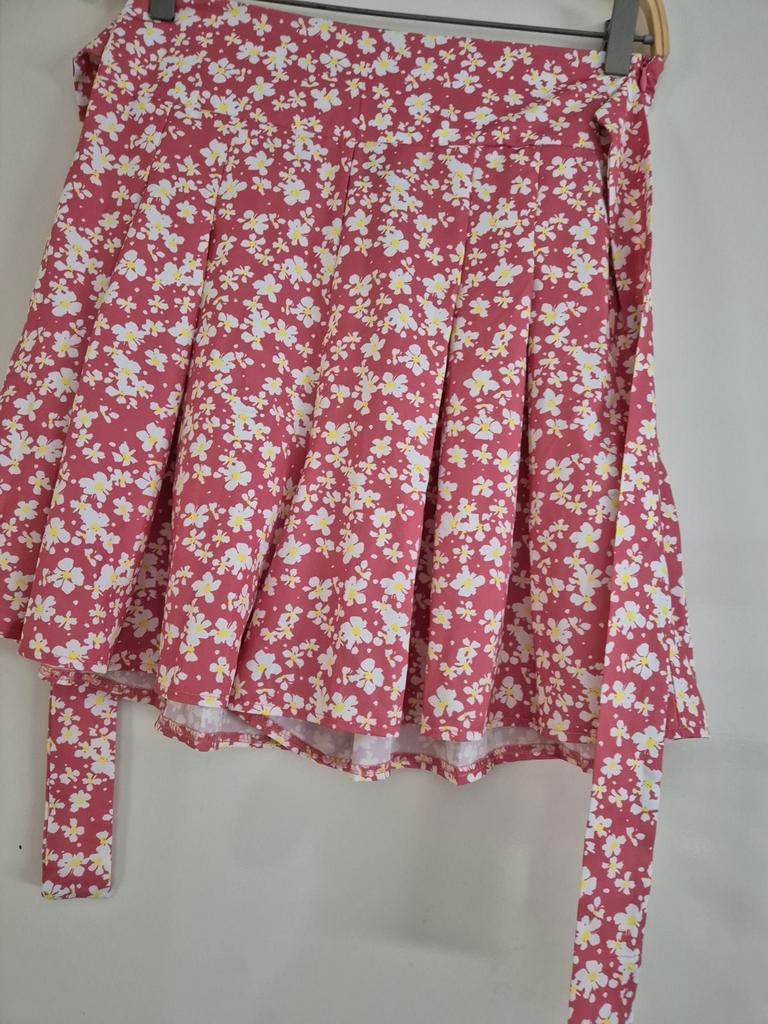 Broekrok met bloemenprint maat M nieuwe, Kleding | Dames, Ophalen of Verzenden, Nieuw, Maat 38/40 (M)