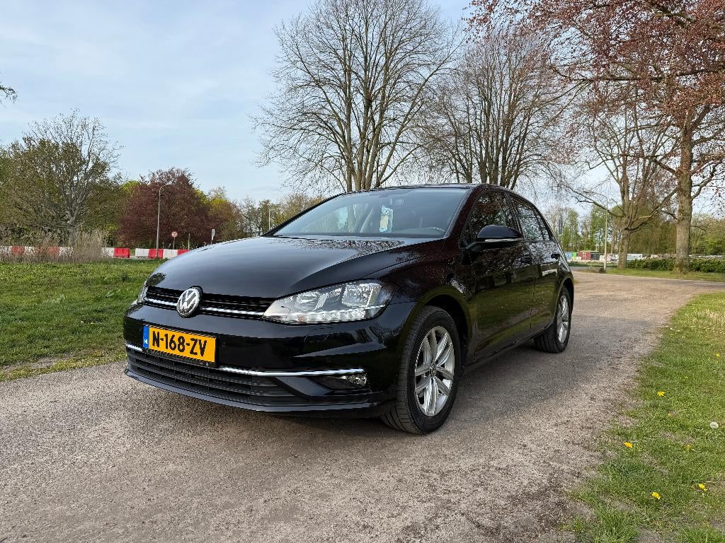 Volkswagen Golf Comforline, 1.5 TSI 110pk zwarte parel, Voorwielaandrijving, Stof, 1498 cc, 4 cilinders