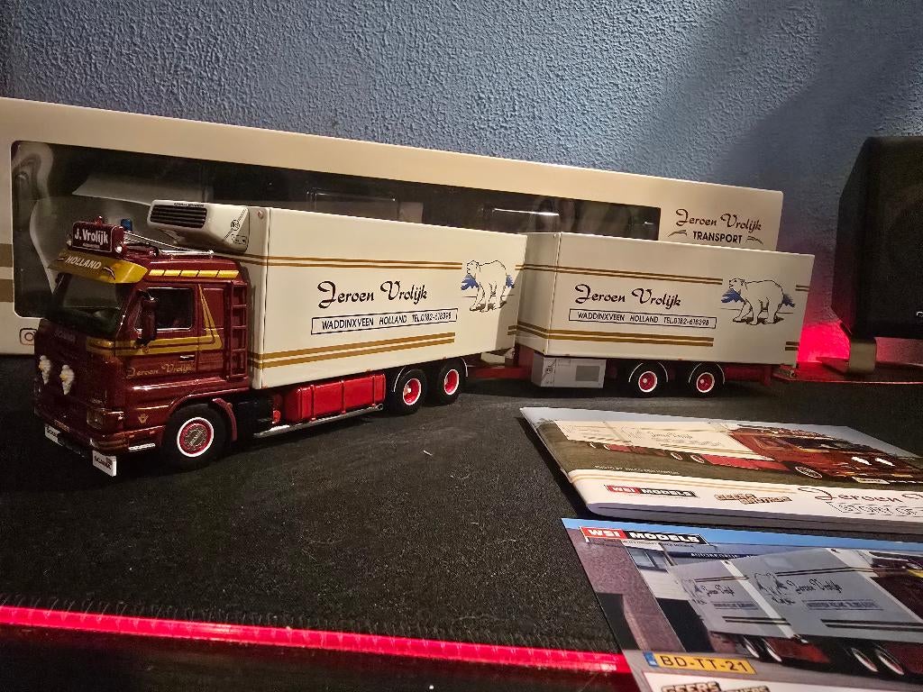 Wsi scania 143 j vrolijk, Hobby en Vrije tijd, Modelauto's | 1:50, Ophalen of Verzenden, Zo goed als nieuw, Bus of Vrachtwagen