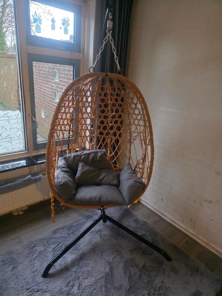 Hangstoel met standaard en kussen 50, Ophalen