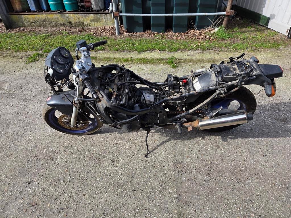 Suzuki GSX-F 600 Katana frame rollend - Opknapper/Donor, Motoren, Ophalen of Verzenden, Gebruikt