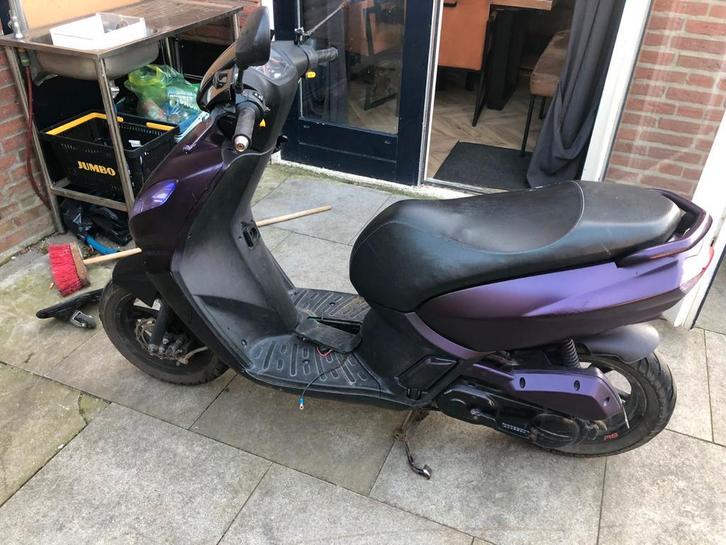 Scooter te koop: Peugeot kisbee  Loop of sloop, met papieren, Fietsen en Brommers, Scooters | Peugeot, Ophalen