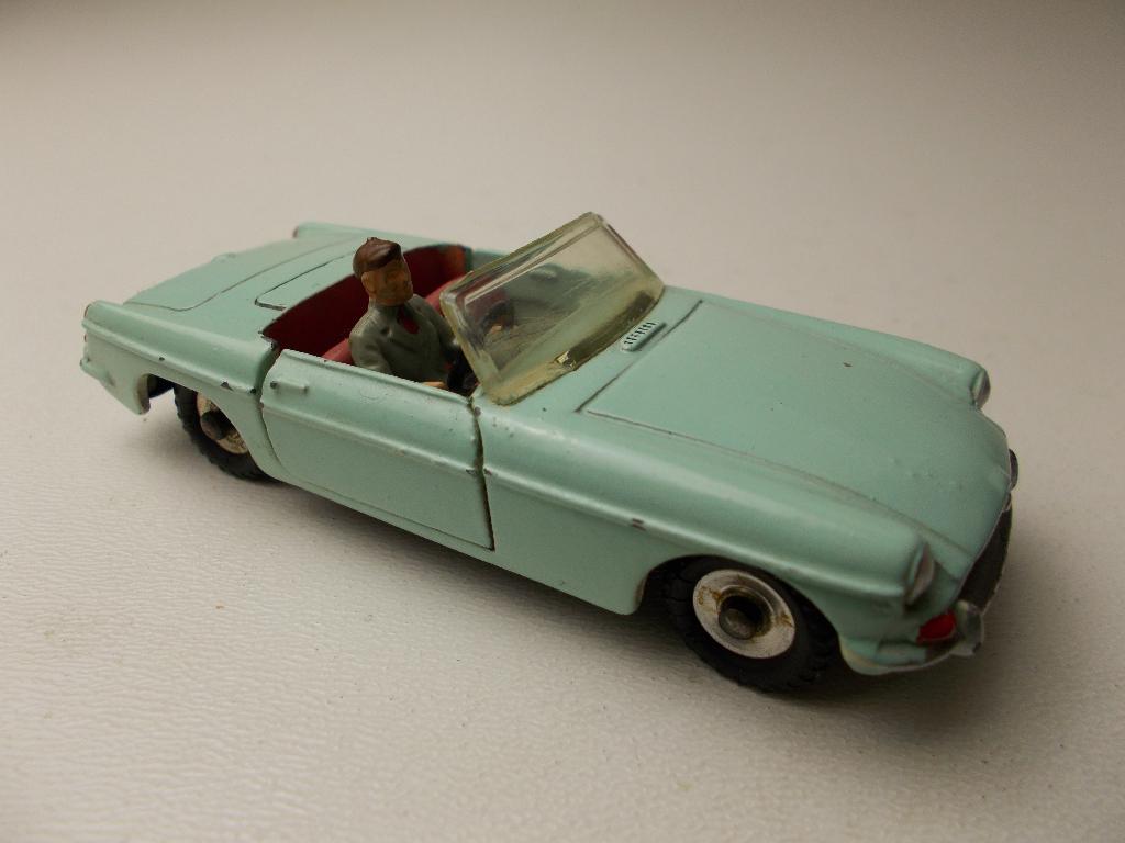 1963 Dinky Toys 113. MGB SPORTS + DRIVER!, Ophalen of Verzenden, Gebruikt, Auto, Dinky Toys
