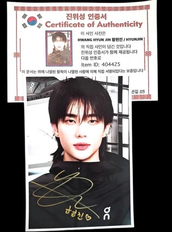 Hyunjin Stray Kids official gesigneerde a5 postcard, Verzamelen, Muziek, Artiesten en Beroemdheden, Nieuw, Foto of Kaart, Gesigneerd