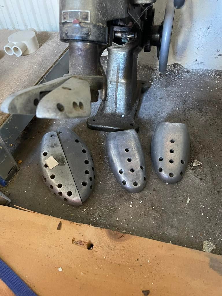 Profesionele Schoenleest in mooie werkende staat,, Ophalen