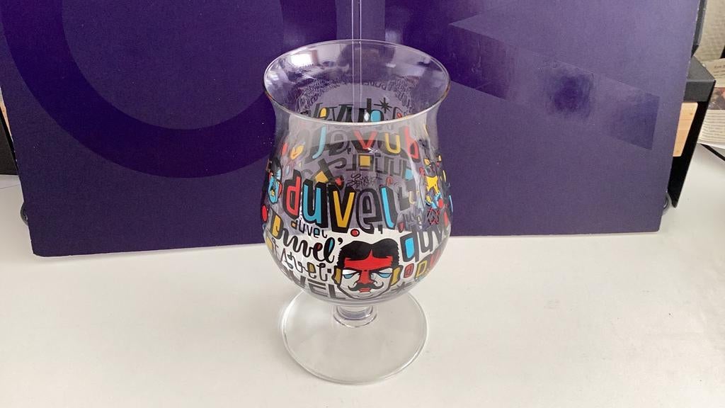 Duvel Collection Denis Meyers bierglas 2010, Verzamelen, Ophalen of Verzenden, Zo goed als nieuw, Glas of Glazen, Duvel