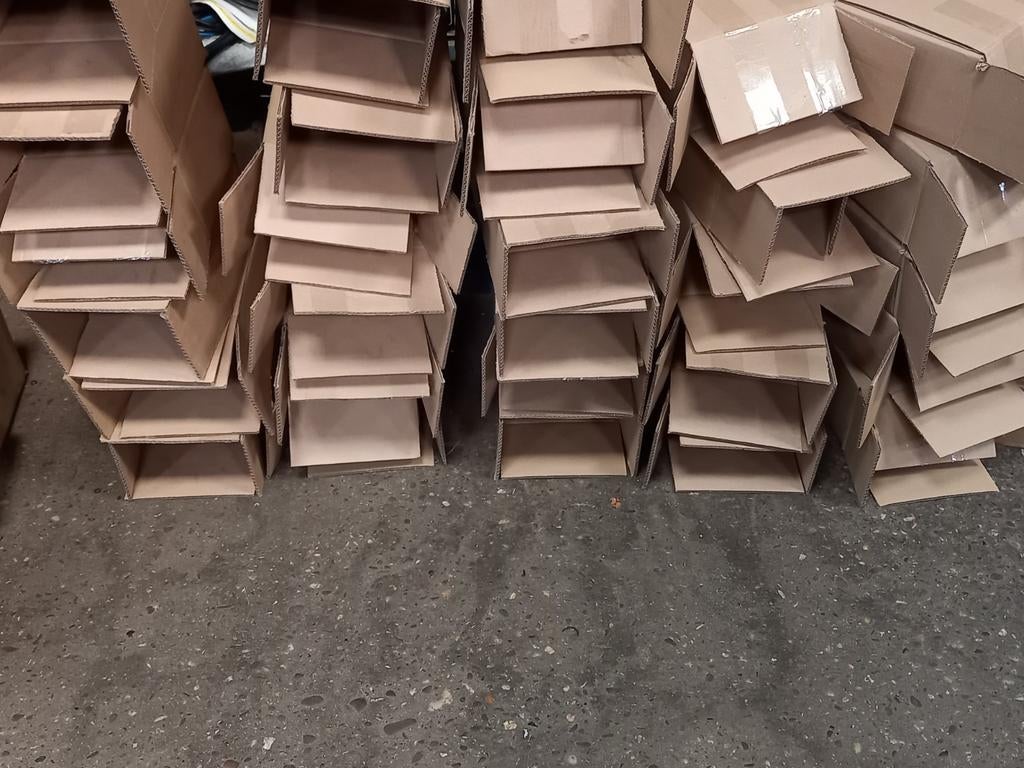40 stevige kartonnen doosjes, Doe-het-zelf en Verbouw, Hout en Planken, Ophalen, Minder dan 25 mm, Pallet, Minder dan 200 cm