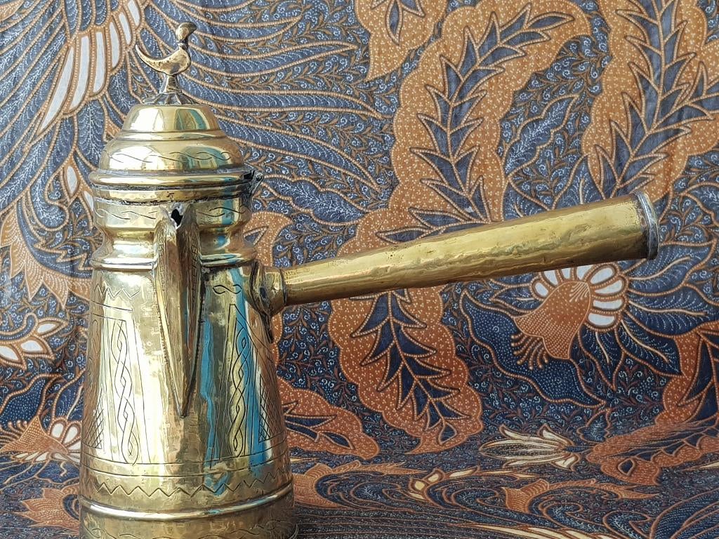 Mooie antieke Arabische koffiepot van bewerkt koper 23,8 cm., Ophalen of Verzenden, Koper
