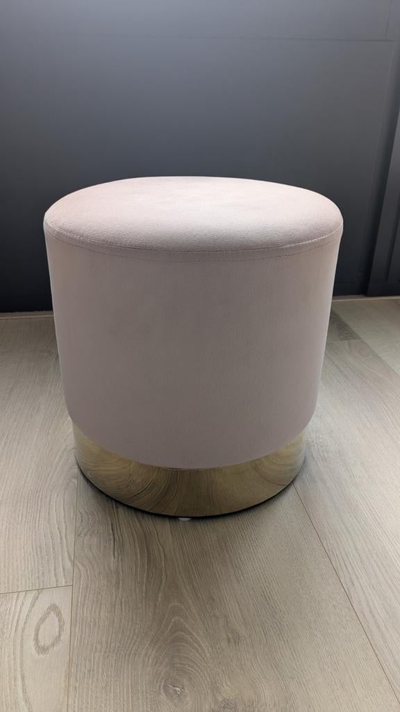 Roze poef met gouden onderkant, Huis en Inrichting, Banken | Voetenbanken en Poefen, Ophalen, Zo goed als nieuw, Stof, Modern, Glamour