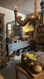 Oude Robuuste sober dressoir/sidetable uit India, Ophalen