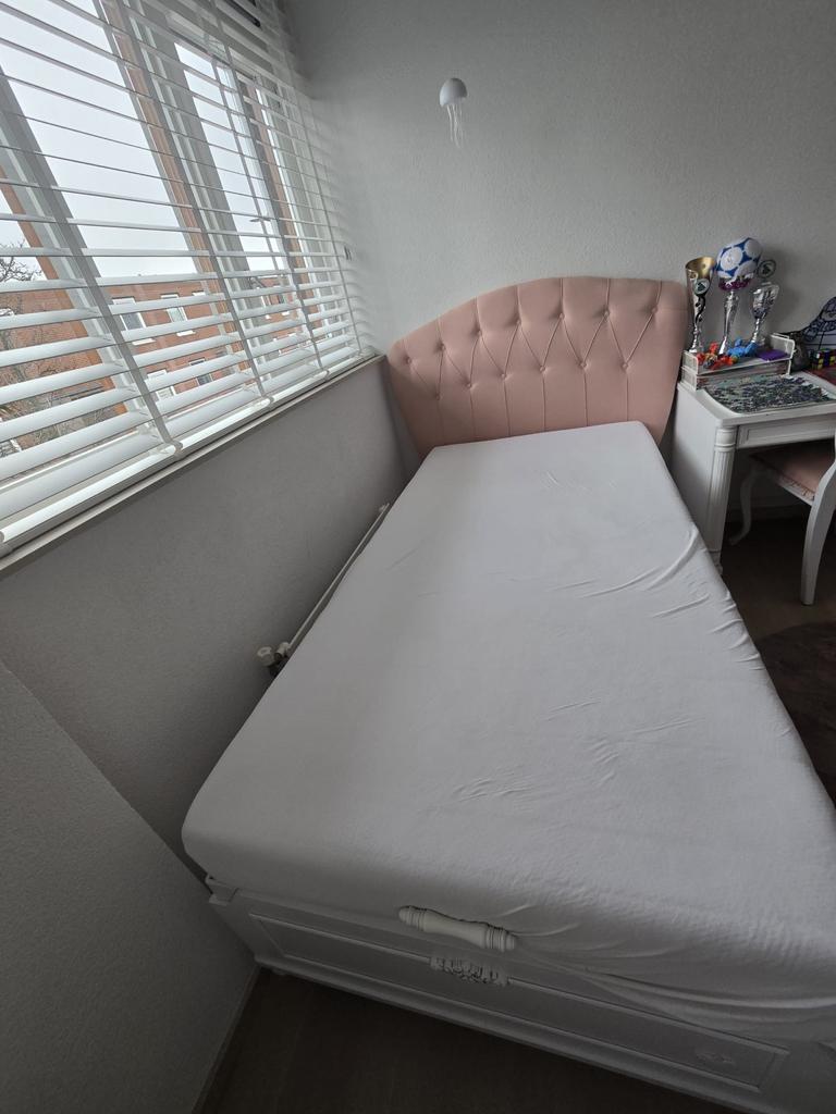 Complete kinder/tienerkamer met bed en bureau, Ophalen, Gebruikt, Meisje