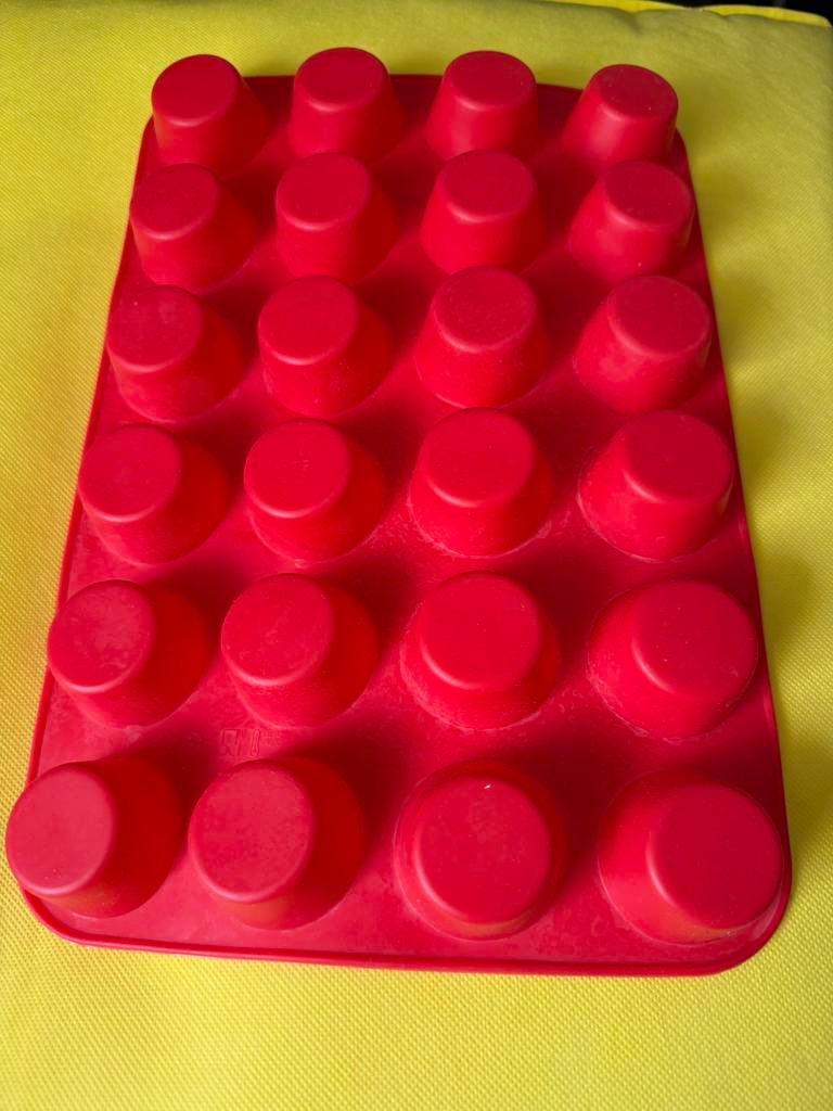 Cupcake bonbon mall mold vorm rond, Hobby en Vrije tijd, Taarten en Cupcakes maken, Ophalen of Verzenden, Zo goed als nieuw, Taarten of Cupcakes