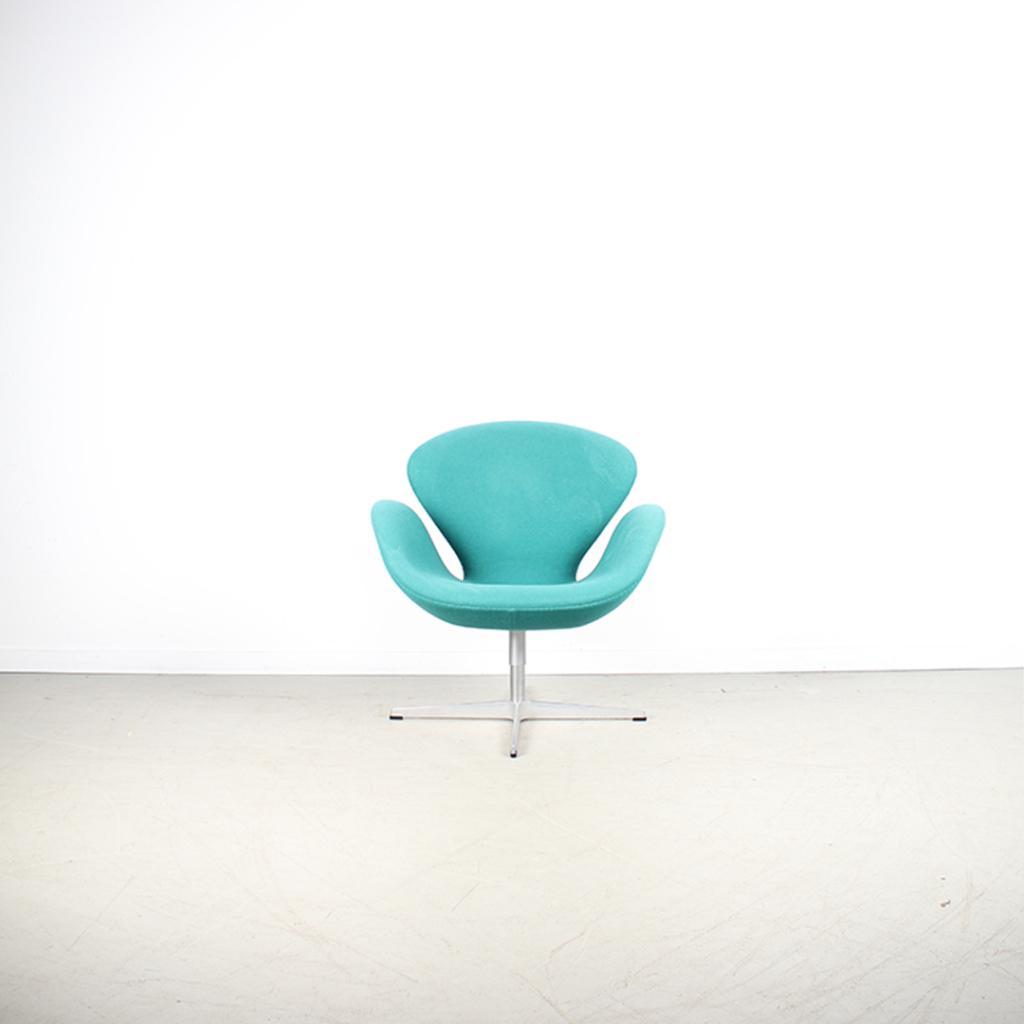 2x Fritz Hansen Swan Chair Groen Stof – Aluminium, Niet ingevuld, Minder dan 75 cm, Niet ingevuld, Ophalen of Verzenden