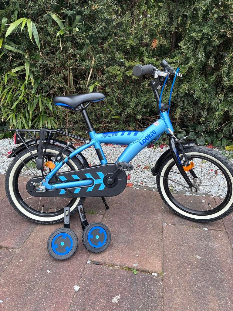 Loekie Snake 16 inch kinderfiets met zijwielen, Fietsen en Brommers, Ophalen of Verzenden, Zo goed als nieuw, 16 tot 20 inch, Zijwieltjes