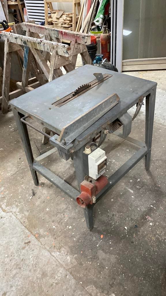 Zaagtafel, Doe-het-zelf en Verbouw, Gereedschap | Zaagmachines, Ophalen, Cirkelzaag, Zo goed als nieuw, 30 tot 70 mm