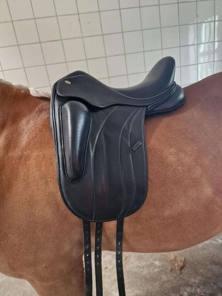 Fairfax zadel 17,5 inch, Dieren en Toebehoren, Paarden en Pony's | Zadels, Ophalen, Zo goed als nieuw, Dressuur