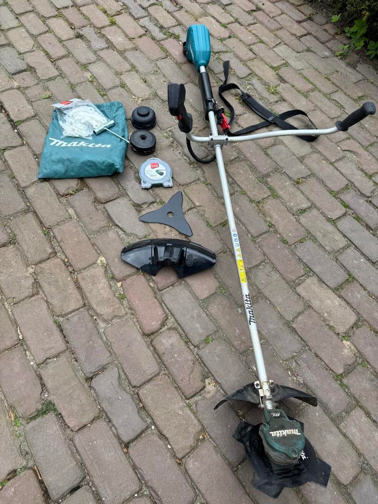 Makita DUR368A bosmaaier, Tuin en Terras, Bosmaaiers, Ophalen, Gebruikt, 30 tot 50 cm, Accu
