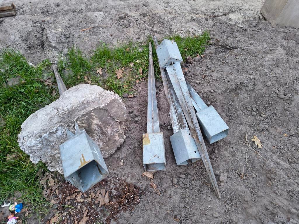 Paalhouders met punt - 6 stuks (1 niet op foto), Ophalen, Gebruikt, 250 mm of meer, Overige typen