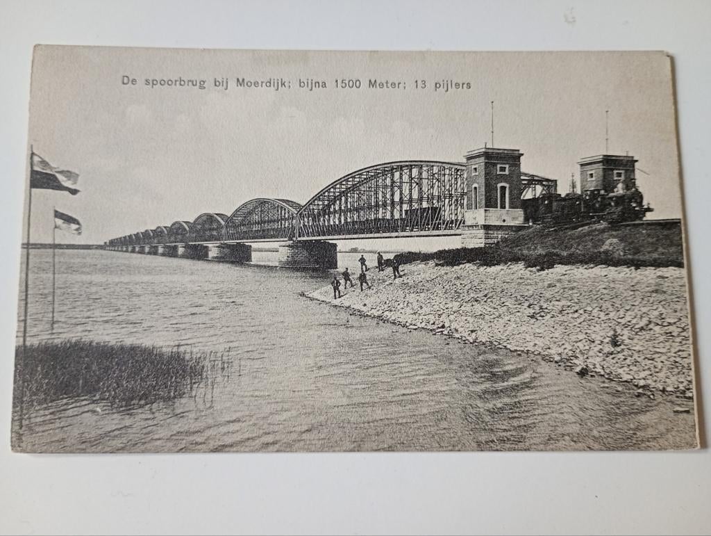 Moerdijk Brug met Trein, Verzamelen, Ansichtkaarten | Nederland, Ophalen of Verzenden, 1960 tot 1980, Ongelopen, Zuid-Holland